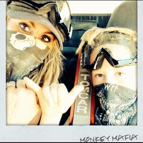 Meet your Posher, Beth - Picture 2 of 3